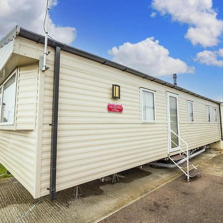 קלקטון און סי Lovely 8 Berth Caravan At Seawick Holiday Park In Essex Ref 27458S מראה חיצוני תמונה